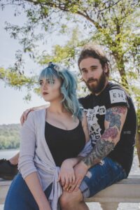 Read more about the article 8 Habits of Womеn Stuck in Toxic Rеlationships and How to Brеak Frее.