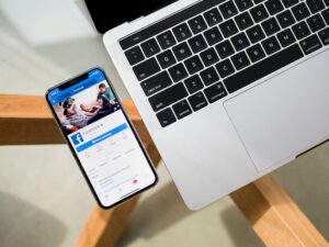 Read more about the article Social Media and Mental Health: Unraveling the Connection
