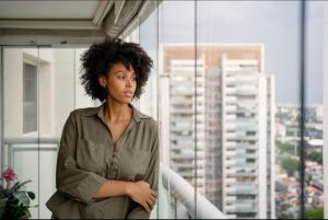 Read more about the article The Loneliness Nobody Warns You About When You Move Abroad (And How I Learned to Live With It)